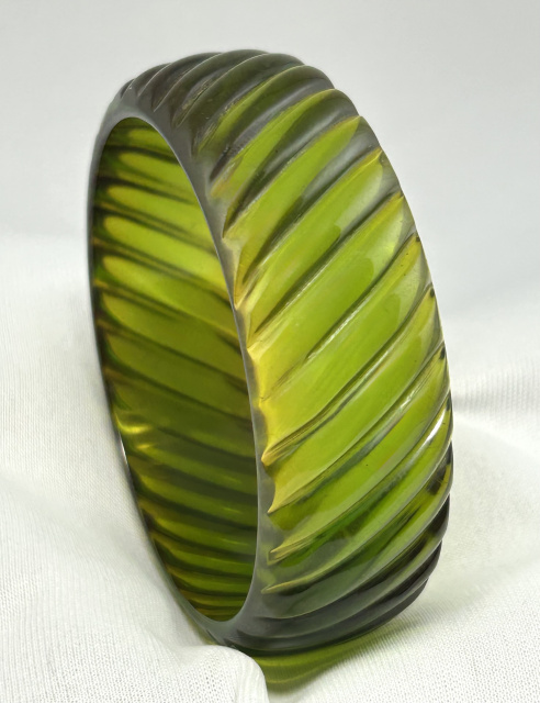 rib carved olive green Prystal bangle